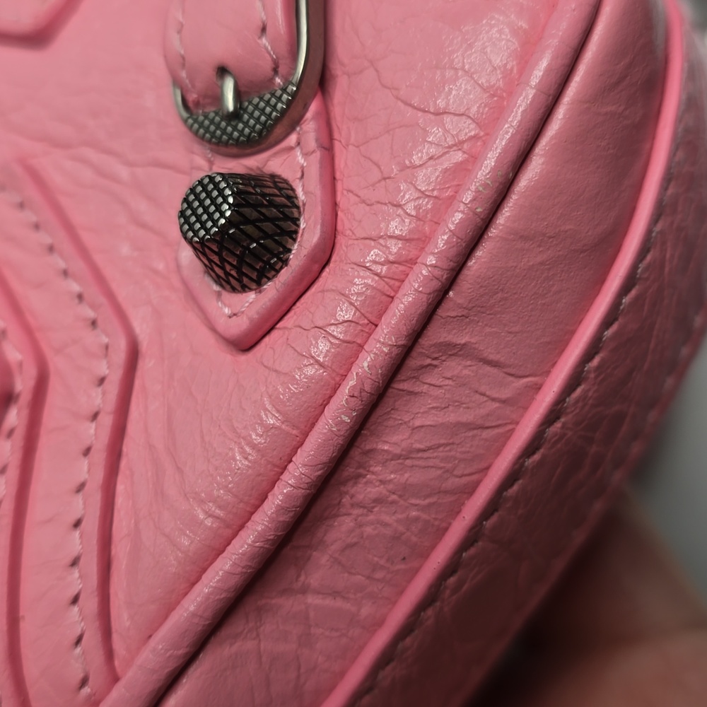 BALENCIAGA Le Cagole Heart Mini Studded Crinkled-leather pink Valentine'… - Picture 10 of 17